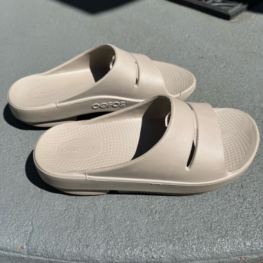 OOFOS slides women’s size 7